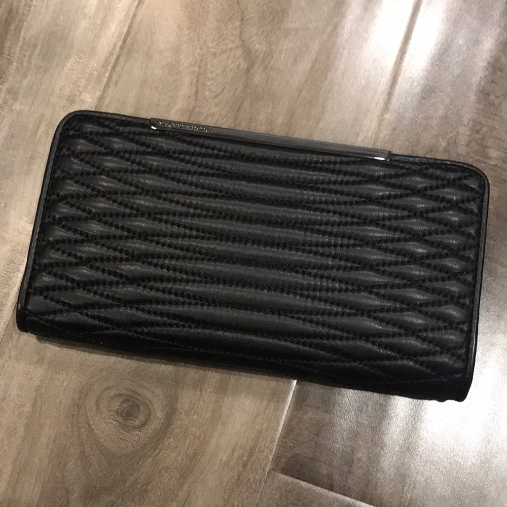 Bcbg wallet